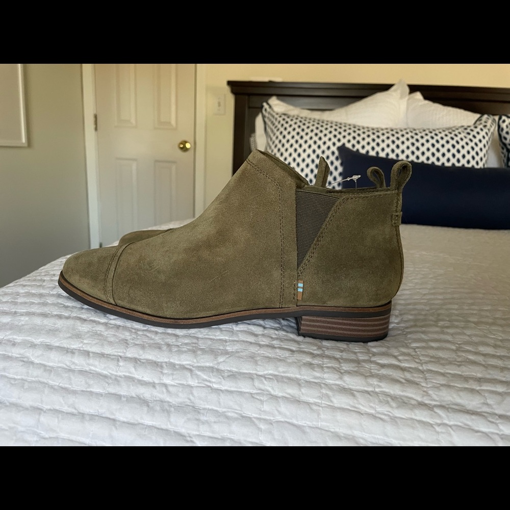 NWT TOMS Reese Ankle Boot Size 10